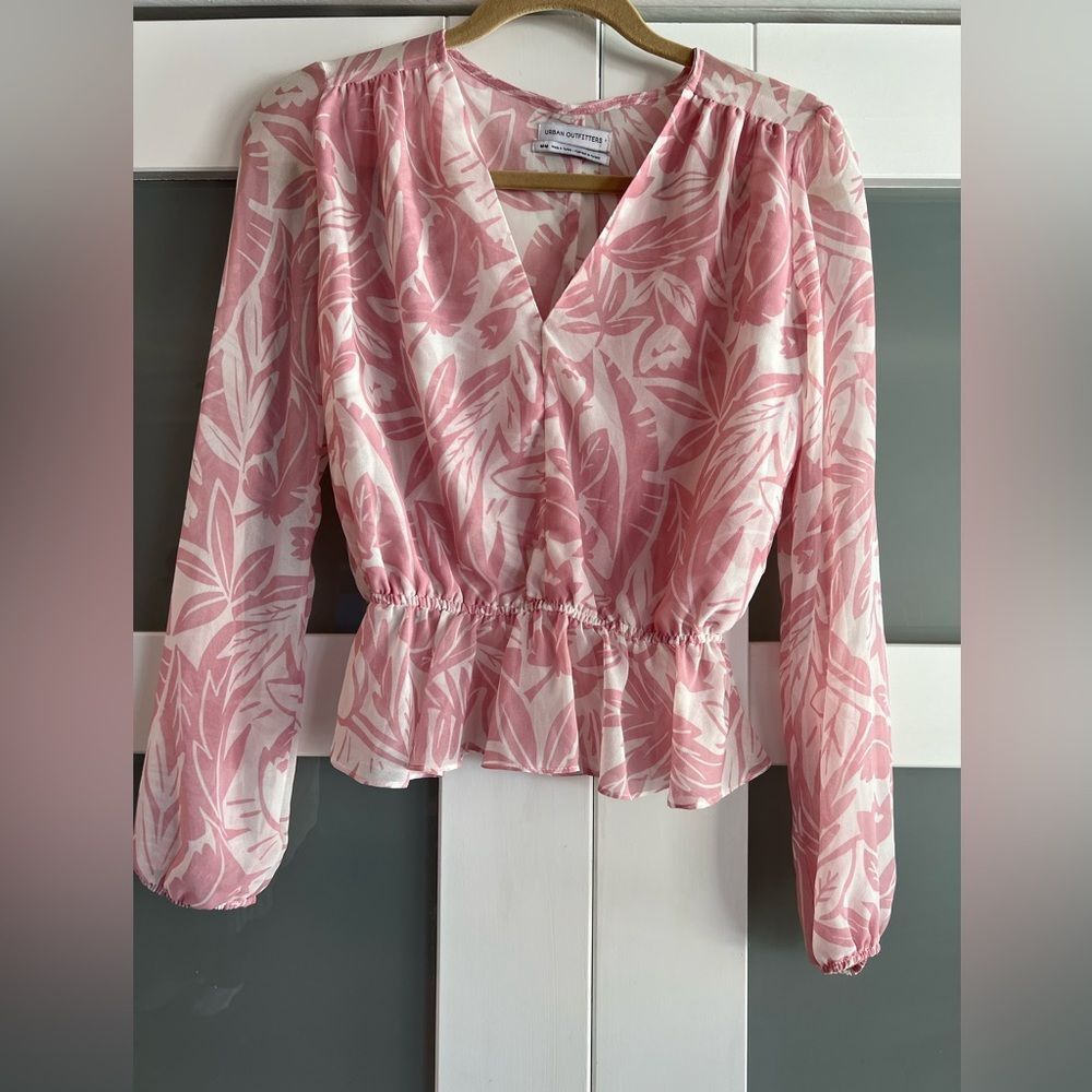 Urban Outfitters Tropical Pink Top Women’s Medium